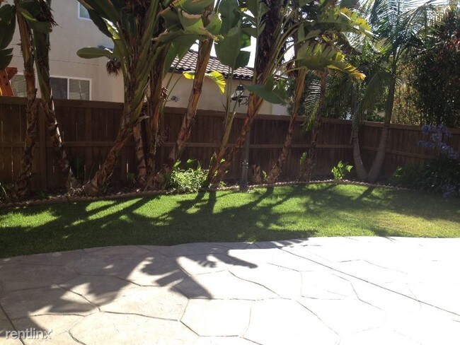 Foto del edificio - 5 br, 3 bath House - 1574 bedford ave