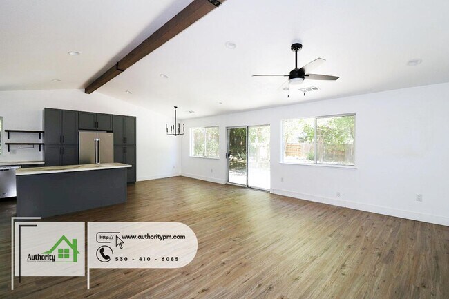 Building Photo - 2151 Hemingway St - Vaulted Ceilings | Kit...