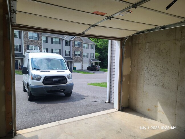 Foto del edificio - End Unit Town Home in Waynesboro, PA!