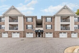 Building Photo - 208 Fountainhead Ln