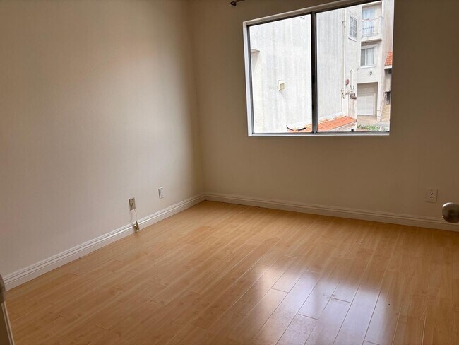 Foto del edificio - Welcome to 955 Figueroa Terrace.