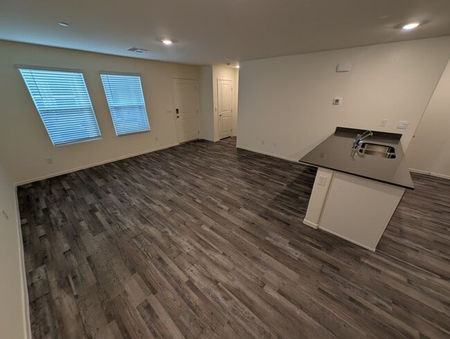 Building Photo - 5009 Hunter Mesa Ave