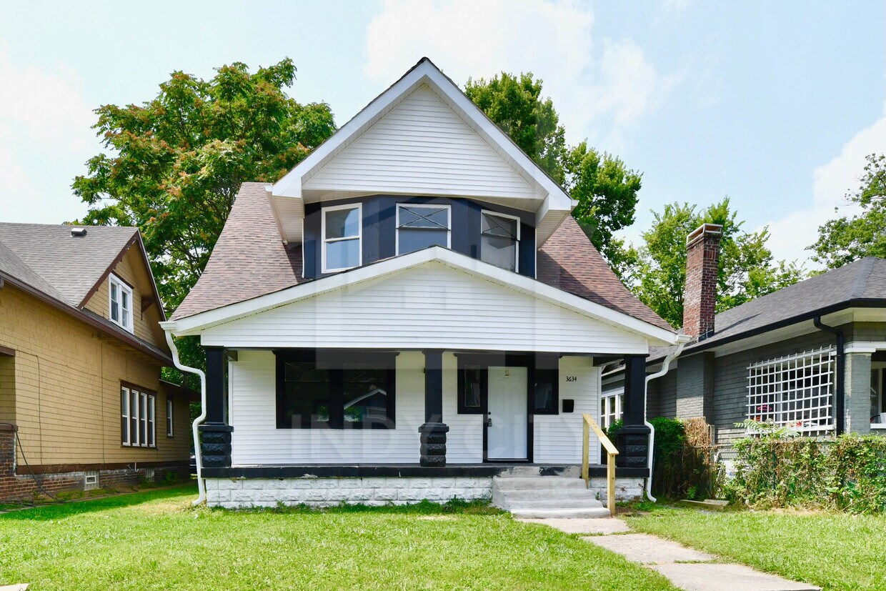 Primary Photo - 3634 N Kenwood Ave