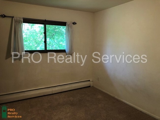 Foto del edificio - Two Bedroom 2nd floor Apartment!