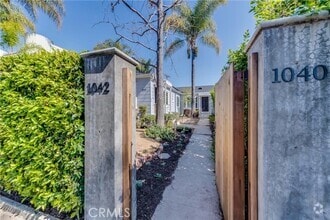 Building Photo - 1040 Havenhurst Dr