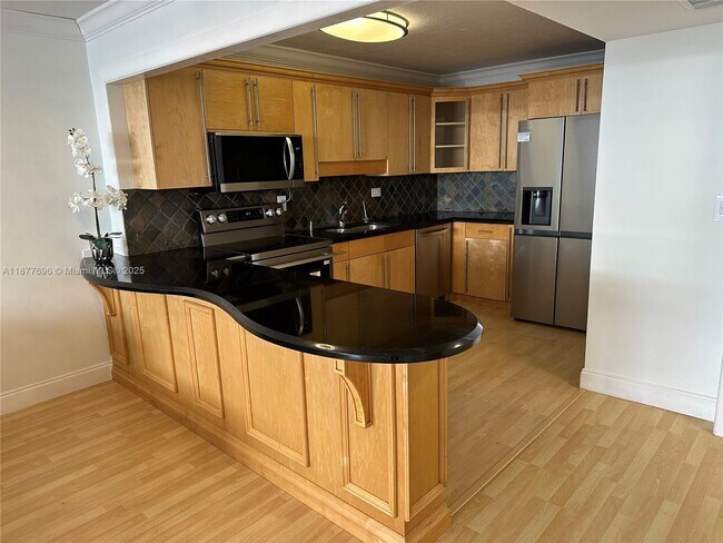 Building Photo - 6039 Collins Ave