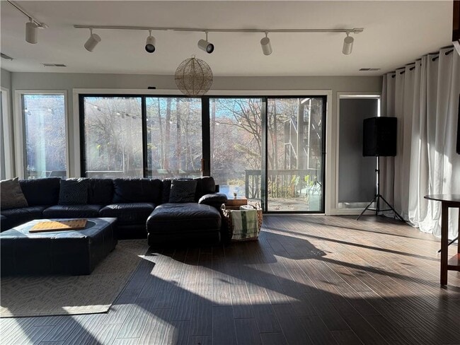 Foto del edificio - 4225 Burns Heritage Trail