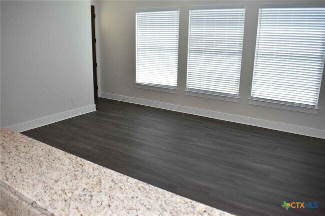 Foto del edificio - 1300 Black Locust Drive West