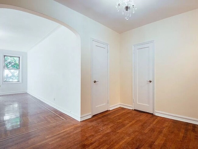 Building Photo - Newly Renovated 1Bed 1Bath