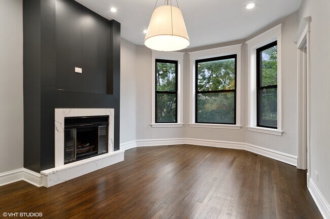 Foto del edificio - 1211 W Addison St