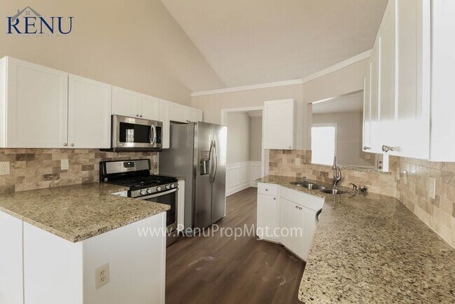 Building Photo - Now Available! 4 Bedroom 2 Bath!
