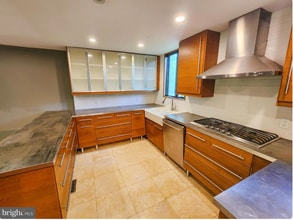 Building Photo - 7950 Inverness Ridge Rd