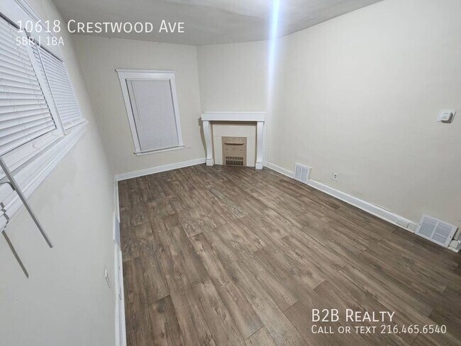 Foto del edificio - 10618 Crestwood Ave