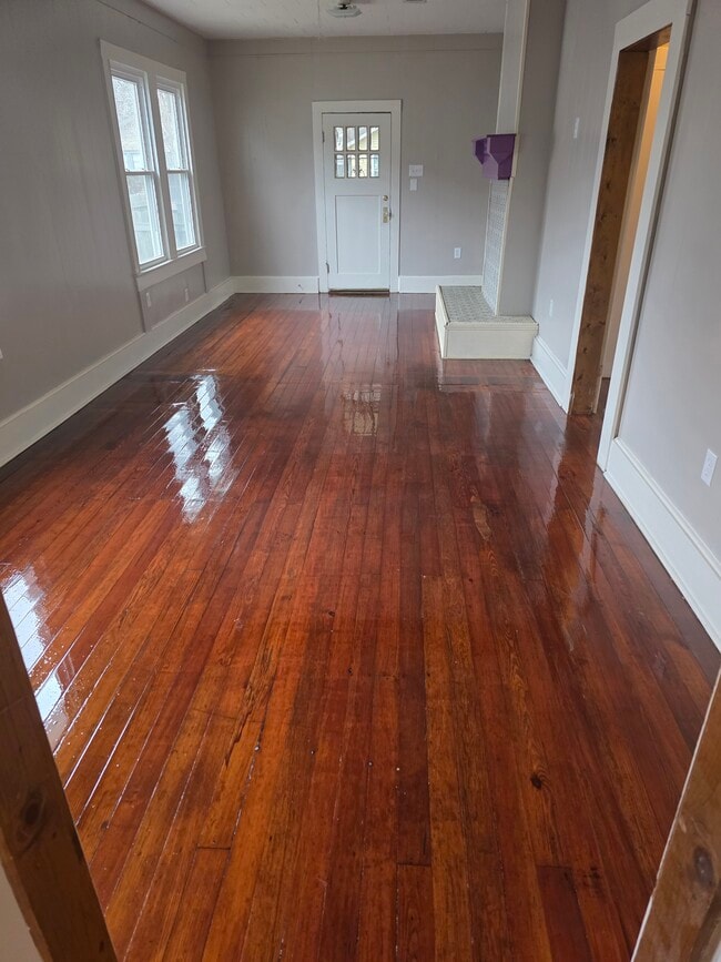 Building Photo - 3042 Main St