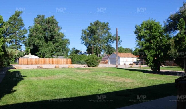 Building Photo - One Bedroom Unit, Walk to CSU