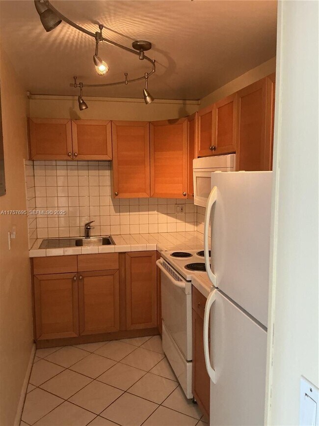 Foto del edificio - 200 S Birch Rd