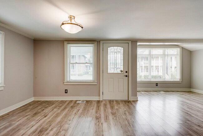 Building Photo - 205 36th Ave N