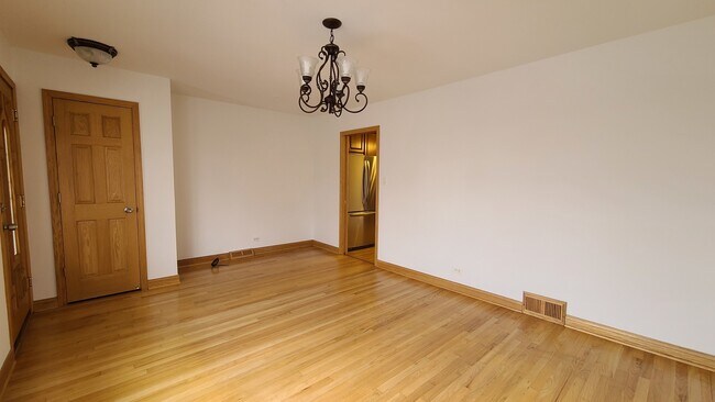 Building Photo - 7044 W Farragut Ave