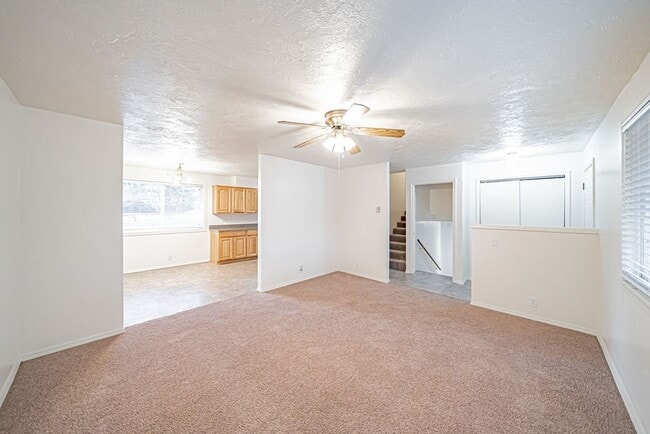 Building Photo - Spacious and recently updated, this 6-bedroom, 3-bathroom home in Ammon