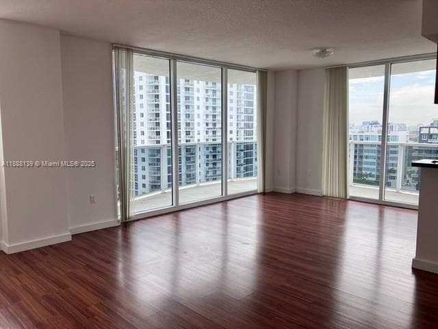 Foto del edificio - 601 NE 23rd St