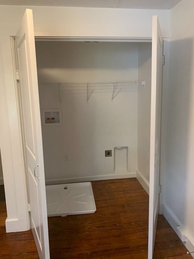 Foto del edificio - Newly Renovated 3 Bedroom with Parking! Vi...