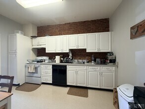 Building Photo - 15 Stearns Rd