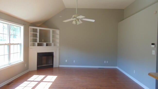 Foto del edificio - 3 Bedroom 2 Bathroom sitting on 1.08 acres!!