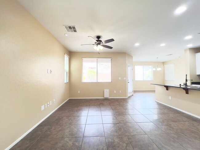 Building Photo - Nice two-story single-family house