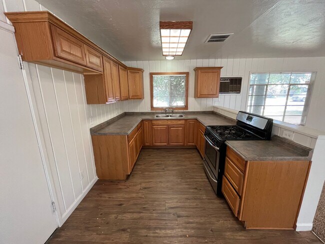 Foto del edificio - Charming Home for rent coming soon!