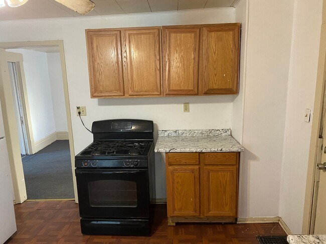 Foto del edificio - Spacious 3-Bedroom Home for Lease in Akron