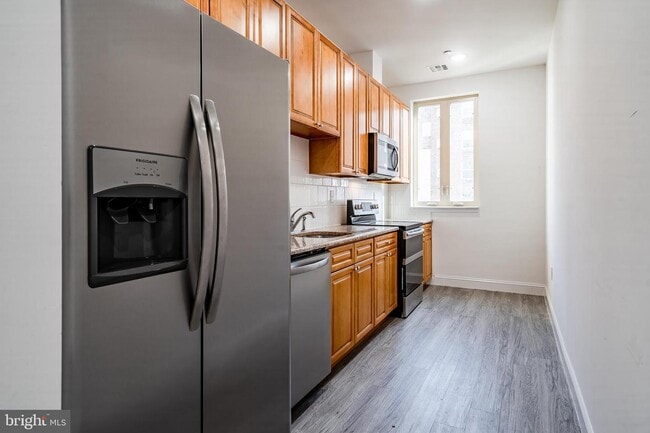 Building Photo - 439 N 13th St