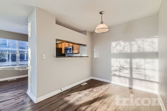 Foto del edificio - 13295 Holly St