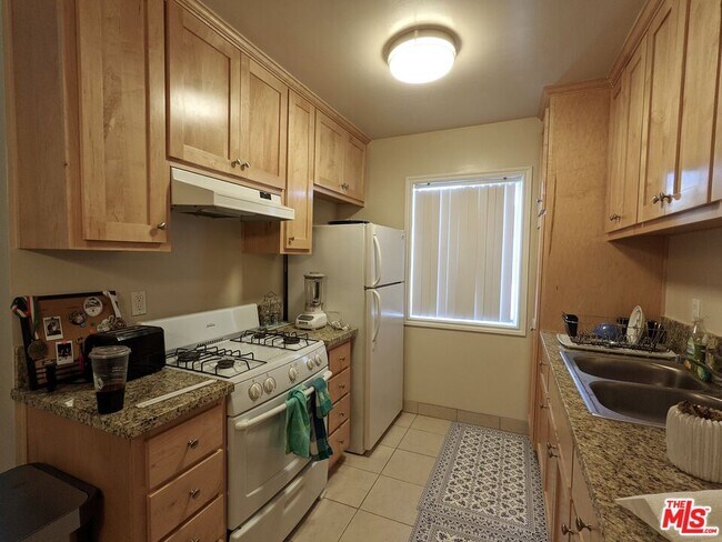 Building Photo - 440 Raymond Ave