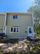 Building Photo - 151 Trail View Dr