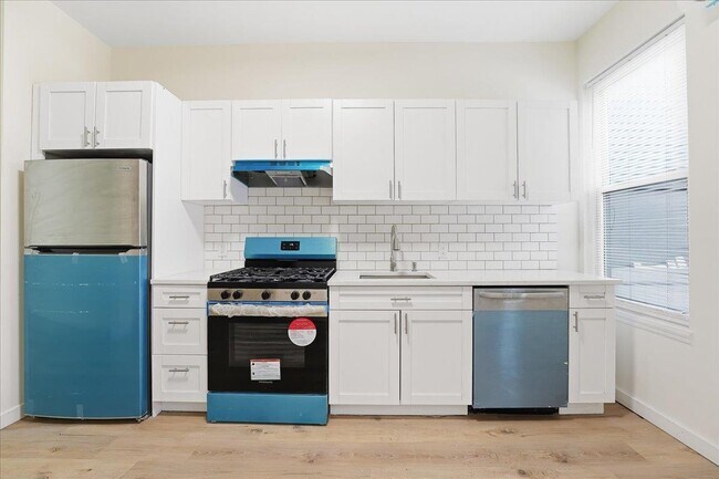 Building Photo - 202 Bowers St