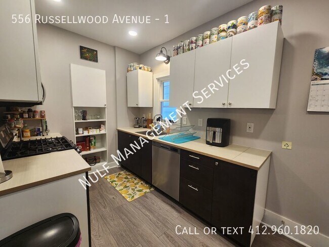 Foto del edificio - 556 Russellwood Ave