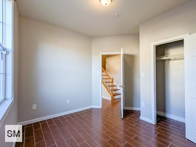 Building Photo - 711 Tola Ct