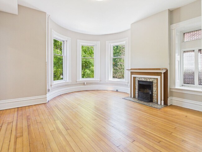 Building Photo - 7 E Franklin St