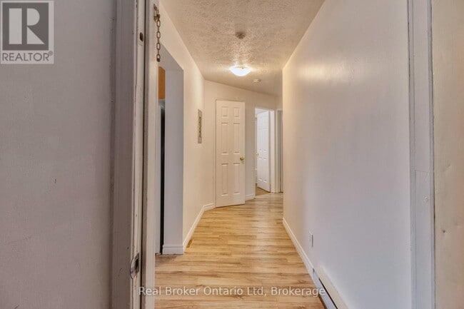 Building Photo - 675 6th St E