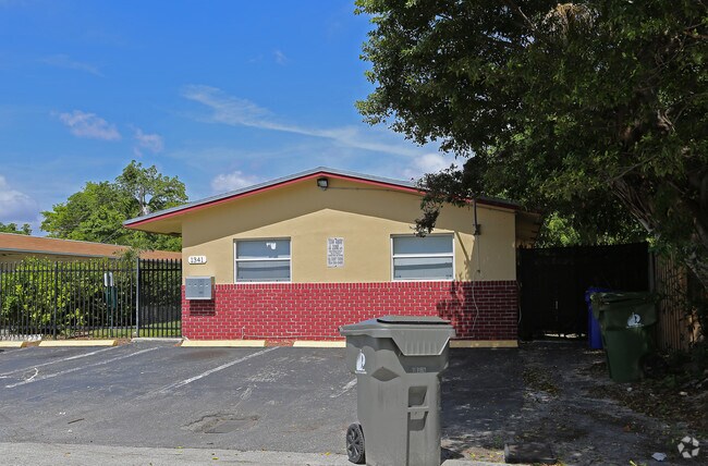 Building Photo - 1341 NE 5th Ter