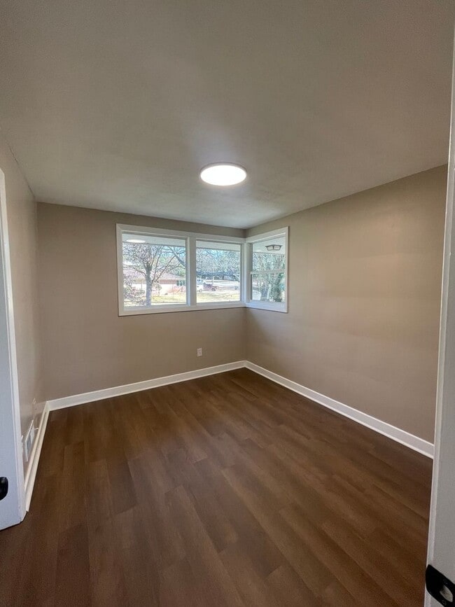 Building Photo - Single-Family Home