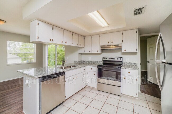 Foto del edificio - 11065 Norvell Rd