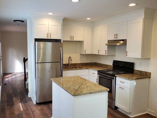 Foto del edificio - Chesterfield, Total Electric, 3 Bedroom, 2...