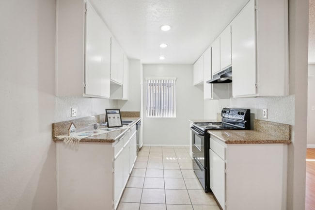 Photo - 626 E Verdugo Ave Apartment