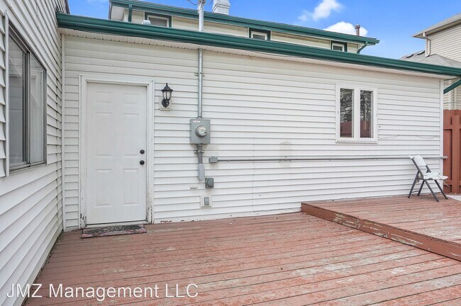 Building Photo - 3 br, 2 bath House - 1652 Van Courtland Dr