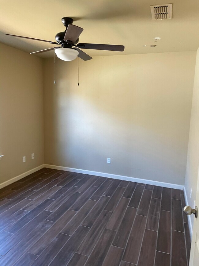 Building Photo - 574 Wisteria Dr