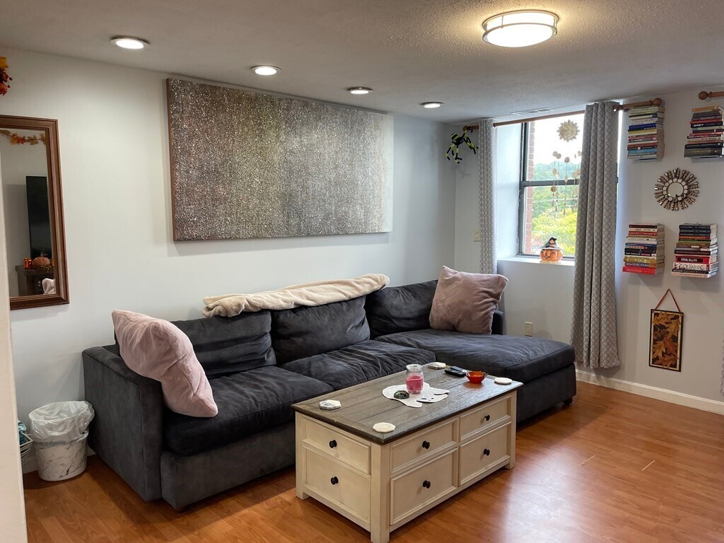 34 Newhall St Unit 403, Lowell, MA 01852 Room for Rent in Lowell, MA