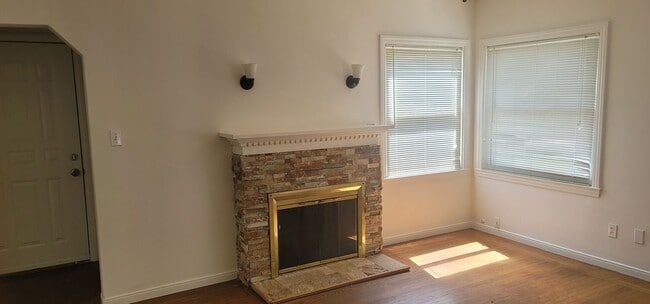 Building Photo - House for Rent!