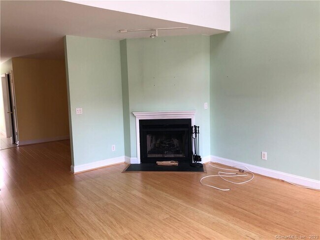 Foto del edificio - 2437 Bedford St