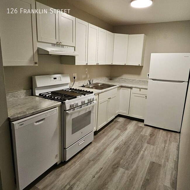 Building Photo - Cozy 1-Bedroom Apartment - Available April...